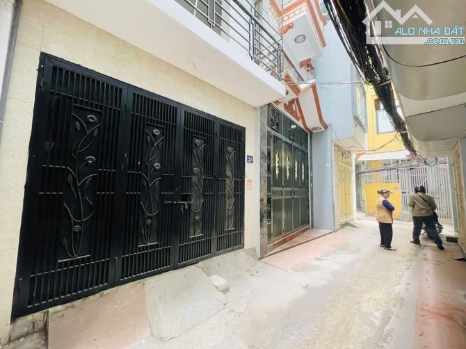 Hiếm! Bán Nhà Pháo Đài Láng Đống Đa,40m 2 tầng mặt tiền 3,5m giá 7,9 tỷ