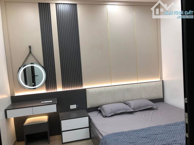 Cho thuê nhà mới tinh nguyên căn phố Tôn Đức Thắng Đống Đa