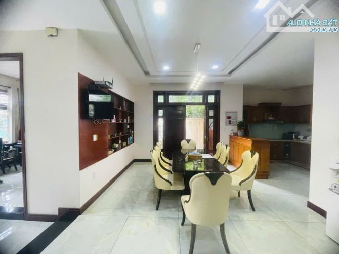 GẦN SÔNG! BÁN BIỆT THỰ 3 TẦNG 385M2 - 32,8 TỶ - MT PHẠM TUẤN TÀI - Q. NGŨ HÀNH SƠN