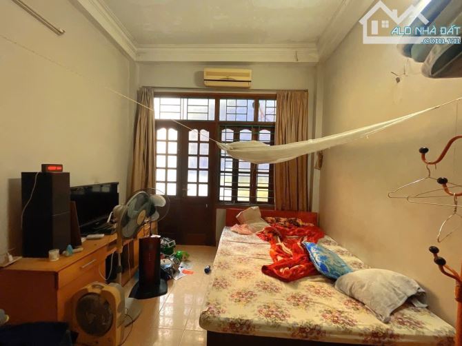 Bán gấp nhà phố Lĩnh Nam, ô tô đỗ cửa, 42m2, giá 6.5 tỷ