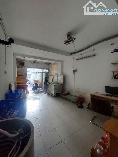 NGAY CHỢ BÀ CHIỂU - HẺM Ô TÔ TRÁNH - DIỆN TÍCH TO 95M2 - TIỆN KINH DOANH - CHỈ 10.X TỶ
