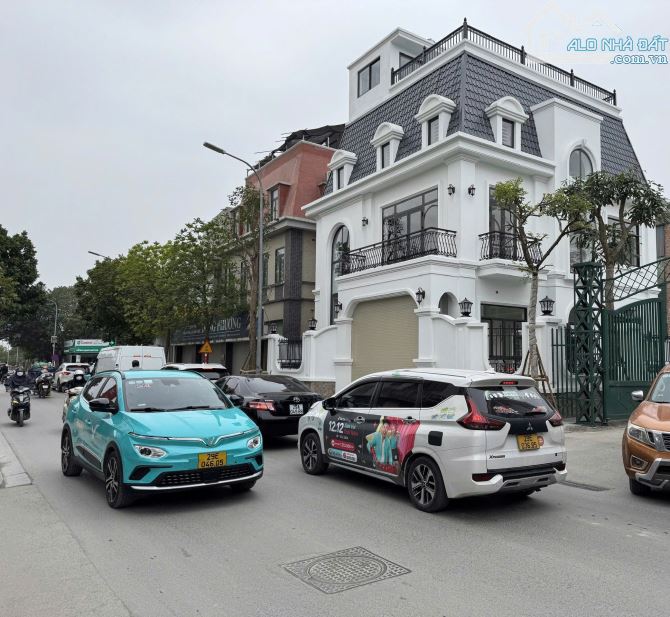 Bán nhà mặt phố đường đôi Trần Đăng Ninh 6 Tầng thang máy 55m2, 2 thoáng trước sau.