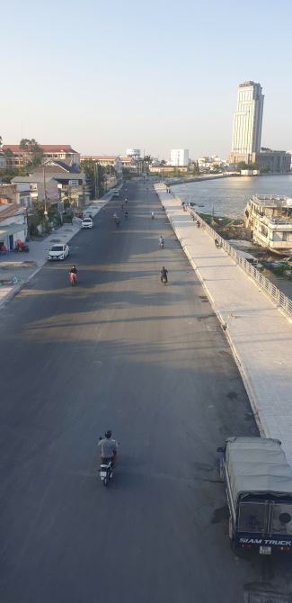 Bán đất mặt tiền đường tầm vu (kế tòa nhà Vincom) Dt: 2100m2