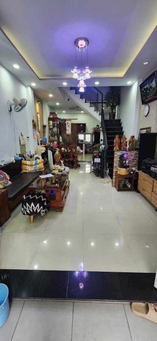 BÁN NHÀ ĐƯỜNG LÃ XUÂN OẢI, ĐẠI  HỌC TÀI CHÍNH MARKETINHG, Ô TÔ ĐẬU CỬA, 52M2, 3PN, NHỈNH 4
