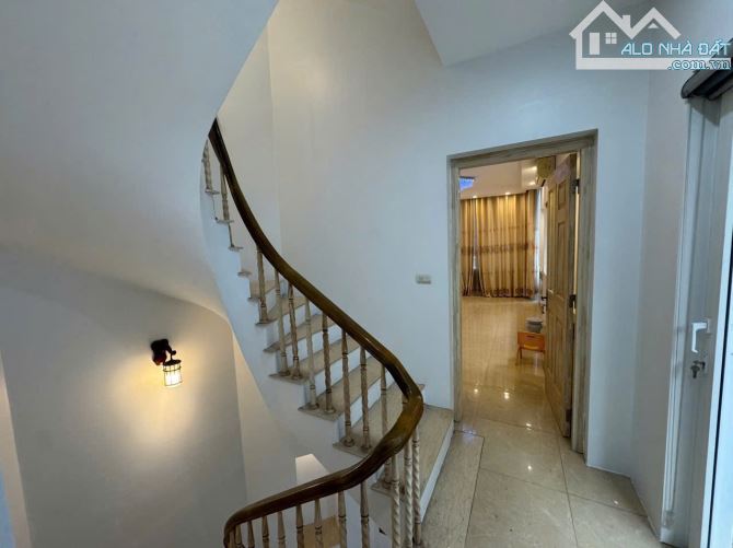 HIẾM PHỐ NGUYỄN VĂN LINH-NỞ HẬU-NGÕ Ô TÔ-HÀNG XÓM VINHOME - NẰM GIỮA BIG C VÀ AEON LONG BI