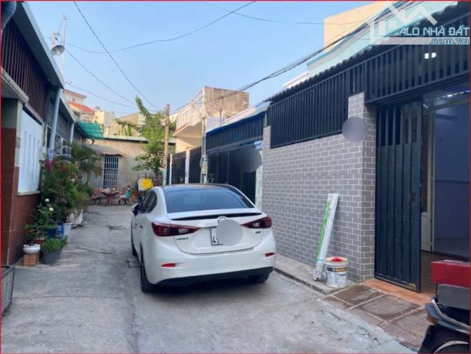 Rẻ - Bán nhà 160 Lã Xuân Oai - 60m2, 2 tầng HXH chỉ 3.8 tỷ