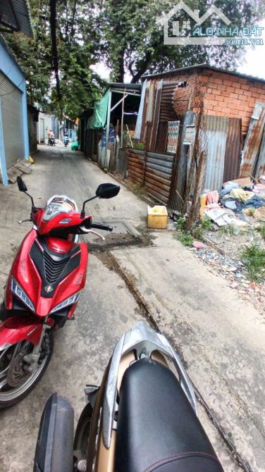 ĐẤT MẶT TIỀN HẼM XE Ô TÔ ĐỖ CỬA SỔ HỒNG RIÊNG - HẺM XE HƠI - KHU DÂN CƯ HIỆN HỮU - 50M RA