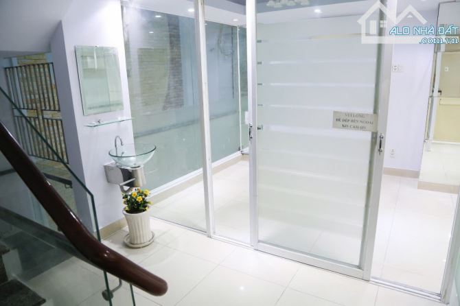 Hẻm xe tải 5m trần hưng đạo quận 1 có dòng tiền 50tr/tháng - 10