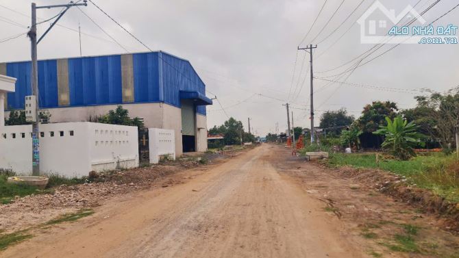 Bán đất 12.4 x 55m (682m2) ấp Bình Lợi, xã Hòa Khánh Đông, Đức Hòa, Long An giá 3.6 tỷ - 3