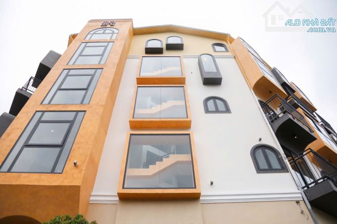 Bán gấp khách sạn mới đã hoạt động góc 2 mặt tiền đường An Bình P3 Đà Lạt 33PN view 42 tỷ - 1
