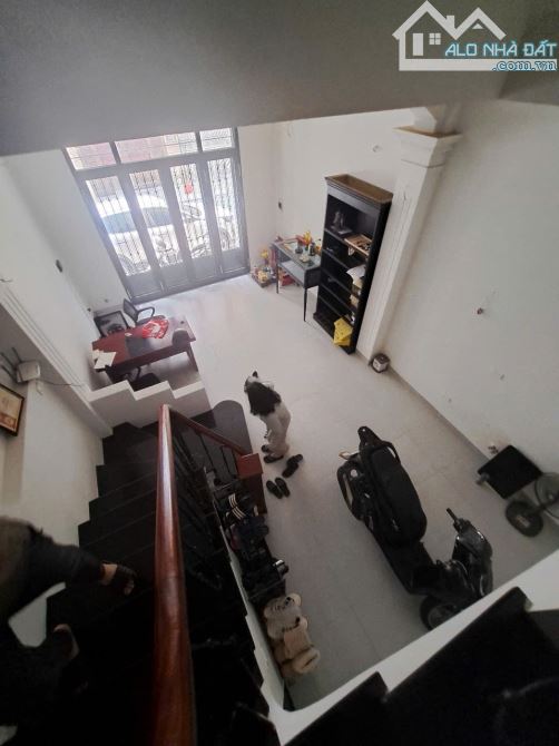 Cho thuê nhà ngõ 34 phố Nghĩa Đô, Diện tích 40m x 3.5 tầng mặt tiền 4m, ngõ rộng để ô tô - 1