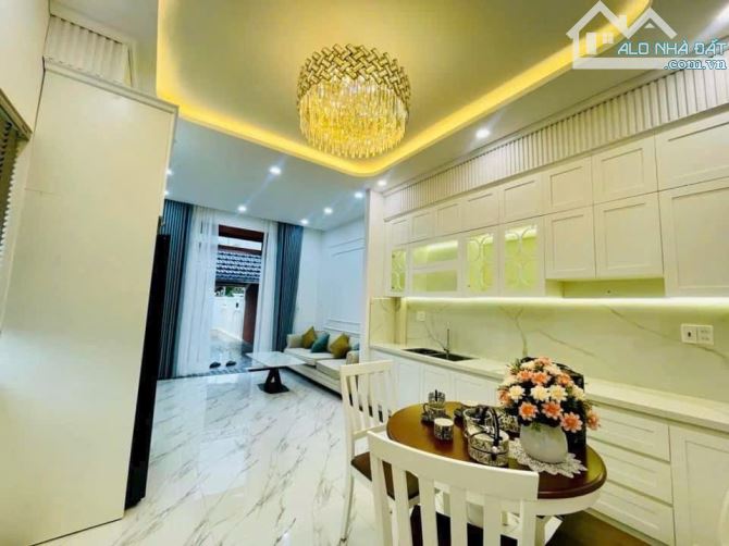 🏡  NHÀ 2 TẦNG, MẶT TIỀN ĐƯỜNG - VIEW ĐÀ LẠT, GIÁ CỰC TỐT. - 1
