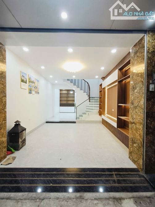 Bán nhà Hoàng Cầu, phân lô, oto, DT 43m2, vị trí vàng, cực hiếm, chỉ 15 tỷ 3 - 1