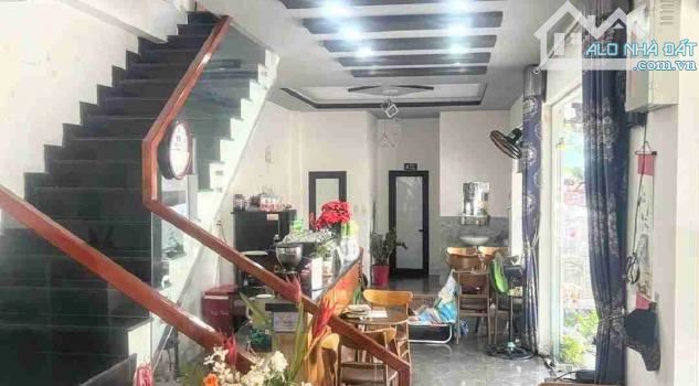 BÁN ĐẤT TẶNG NHÀ 2 TẦNG MỚI ĐẸP – GÓC NGÃ TƯ – ĐƯỜNG 10,5M – ĐỐI DIỆN CÔNG VIÊN 9,X TỶ - 1