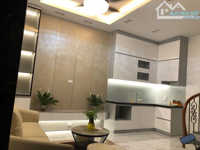 Cho thuê nhà mới tinh nguyên căn phố Tôn Đức Thắng Đống Đa - 1