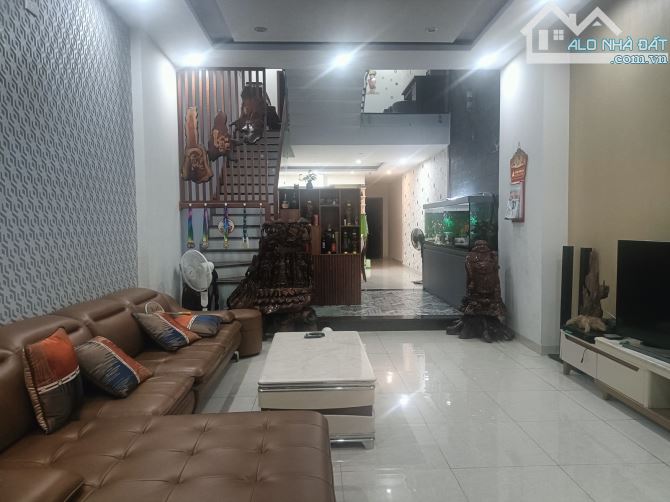 Bán nhà mặt tiền Hàn Thuyên 120m2 giá 10.8 tỷ - 1