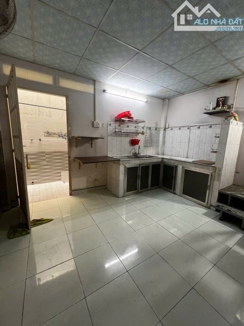 Rẻ - Bán nhà 160 Lã Xuân Oai - 60m2, 2 tầng HXH chỉ 3.8 tỷ - 1