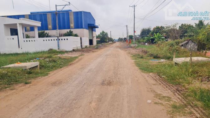 Bán đất 12.4 x 55m (682m2) ấp Bình Lợi, xã Hòa Khánh Đông, Đức Hòa, Long An giá 3.6 tỷ - 4