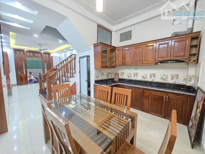 BÁN NHÀ NGÔ GIA TỰ, DT 50M x 4 TẦNG, MT 4M, NHỈNH 6 TỶ, VÔ VÀN TIỆN ÍCH, VỊ TRÍ SIÊU ĐẸP - 2
