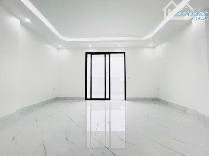 BÁN GẤP NHÀ ĐẸP Ở NGAY,DTSD 40M2,5 TẦNG,Ô TÔ NGỦ TRONG NHÀ HOÀI ĐỨC.GIÁ 4,2 TỶ - 2