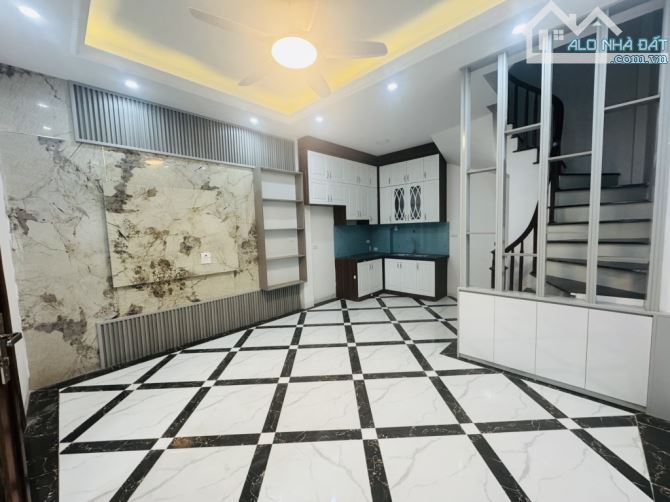 Hơn 4 Tỷ Liên Mạc -Bắc Từ Liêm-5 Tầng Mới Cứng DT 32m .5m Ra Ô Tô Tránh .Hơn 4 Tỷ - 2