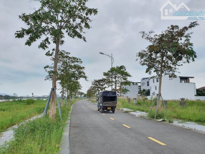 Đất biệt thự 297m2 view sông đường Giáng Hương 1,Vị trí cực đẹp - 2