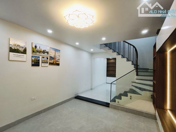 Bán nhà Hoàng Cầu, phân lô, oto, DT 43m2, vị trí vàng, cực hiếm, chỉ 15 tỷ 3 - 2