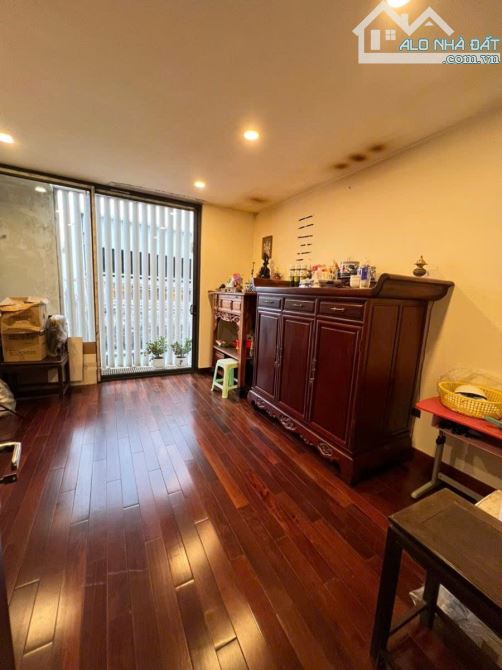 BÁN NHÀ PHỐ HOÀNG CẦU, ĐỐNG ĐA, VIEW HỒ, LÔ GÓC, DÒNG TIỀN, DT 80M2*MT 5.7M* GIÁ 18.5 TỶ - 2