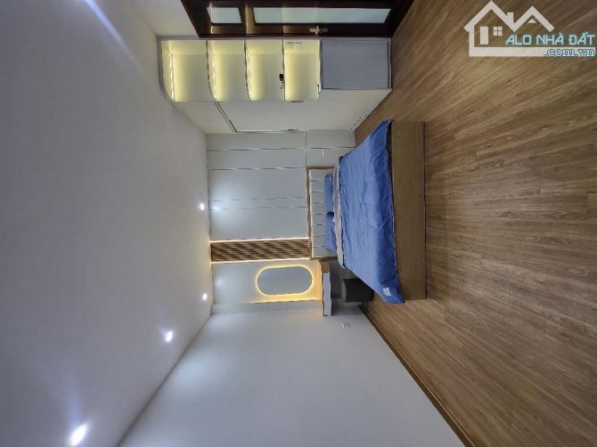 Bán nhà Nguyễn Phúc Lai, DT 43m2, MT 4m, phân lô, oto vào nhà, cạnh hồ, giá 15 tỷ 2 - 2