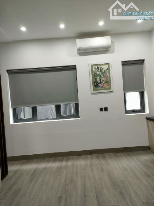 Cho thuê căn liền kề Lý Sơn Ngọc Thụy 70m2 6 tầng 8 phòng ngủ có thang máy giá 23tr/tháng. - 2