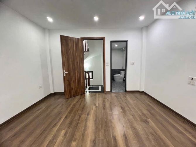 NGỌC THUỴ, NHÀ XÂY MỚI 5 TẦNG, DT 33M , Ô TÔ CẠNH NHÀ, 50M RA MẶT PHỐ - BẠT NGÀN TIỆN ÍCH - 2