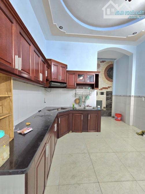 Bán nhà 3 tầng, 60m2 , nhà đep, p Đông Hòa, chỉ 3 tỷ98 - 2