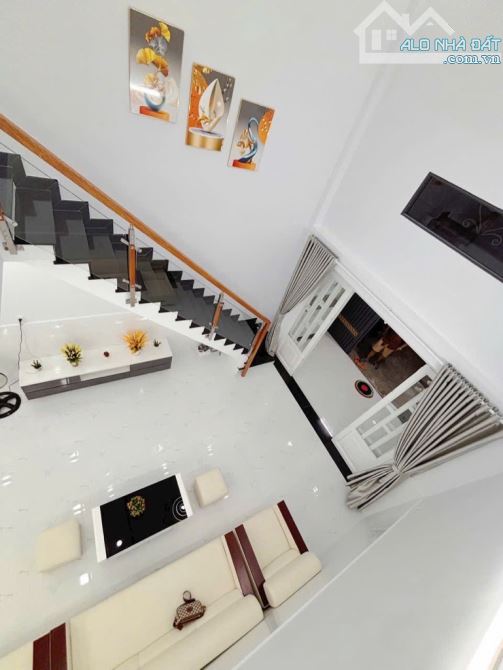 LÔ GÓC 2 TẦNG THOÁNG MÁT - DTSD LỚN 68M2 - HẺM ĐẸP XE HƠI 4M - NGAY TỈNH LỘ 10 - BÌNH TÂN - 2