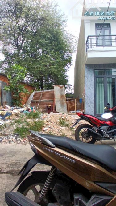 ĐẤT MẶT TIỀN HẼM XE Ô TÔ ĐỖ CỬA SỔ HỒNG RIÊNG - HẺM XE HƠI - KHU DÂN CƯ HIỆN HỮU - 50M RA - 2