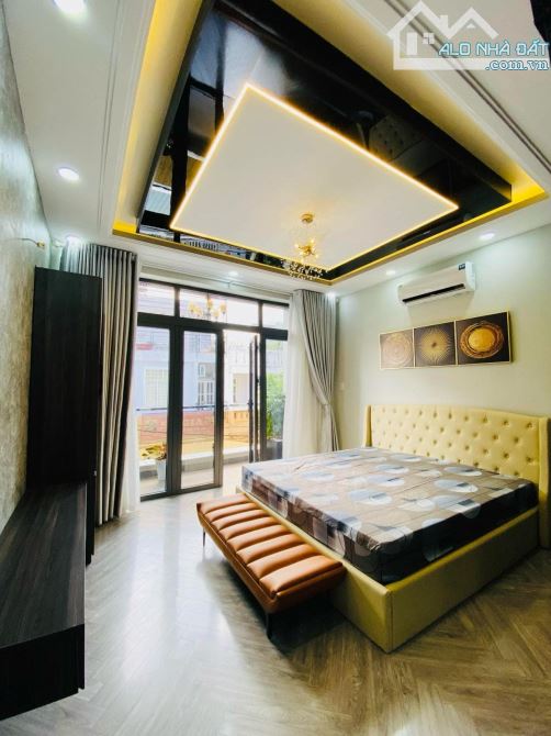 Bán nhà giáp Quận 7- Dương Cát Lợi - Ô tô vào nhà - 60m2, 3 tầng, 4PN, 5WC - Nhỉnh 6.x tỷ - 3