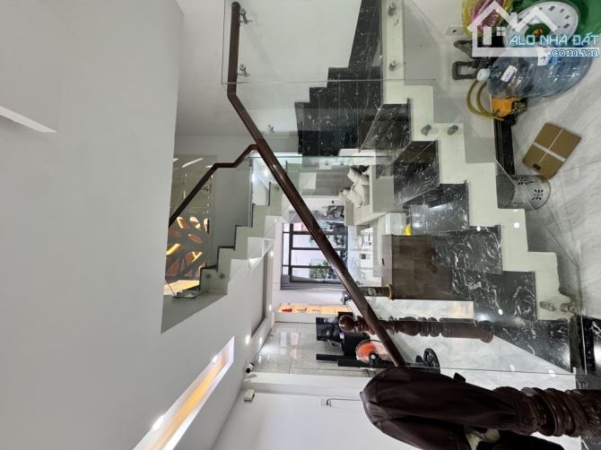 🏡VIP QUẬN 5 -5TẦNG BTCT - HẺM 4.5 M TRƯỚC NHÀ - VUÔNG A4 - 3