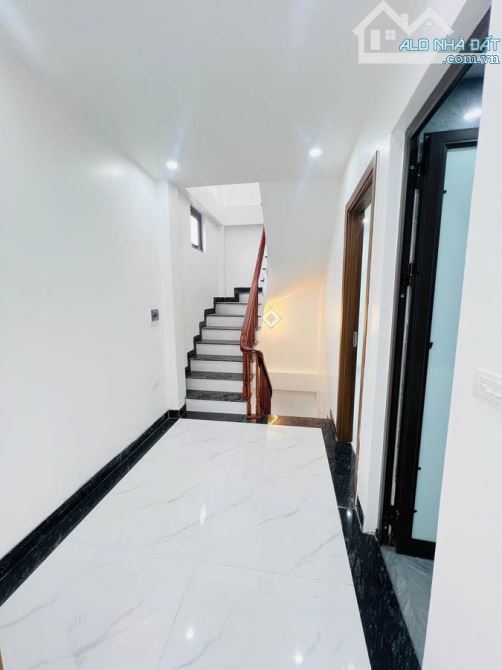 BÁN GẤP NHÀ ĐẸP Ở NGAY,DTSD 40M2,5 TẦNG,Ô TÔ NGỦ TRONG NHÀ HOÀI ĐỨC.GIÁ 4,2 TỶ - 3