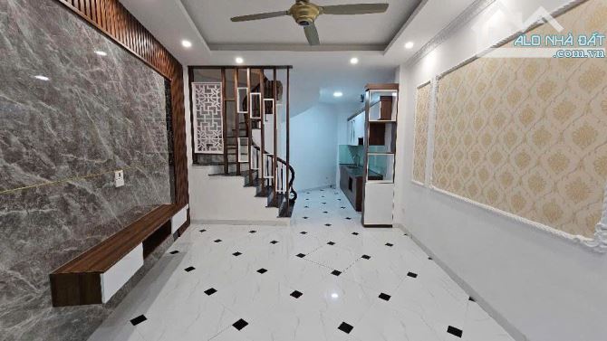 Bán Nhà Đẹp 33m2- 5T- Đa Sỹ- Hà Đông- Ô tô Đỗ 5m- Ngõ thông- sổ vuông- Nhỉnh 5 tỷ - 3