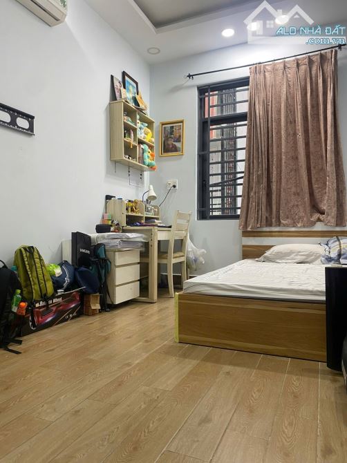 Quận 7 - Bán nhà mặt tiền đường số 17- Kinh doanh sầm uất - 2 tầng - 95m2 - Giá 12.9 tỷ - 3