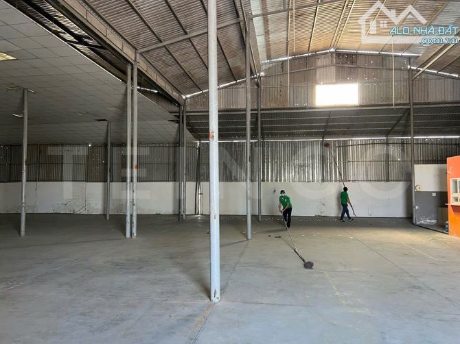 Cho thuê kho xưởng bãi 1.100m² kho xây dựng 660m² có trạm điện 3 pha, đường cặp Quốc Lộ 1A - 3