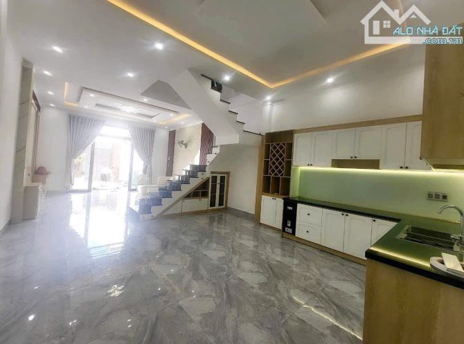 Bán nhà 3 Tầng mặt tiền đường 19/5 giá chỉ 3,8 Tỷ - 3