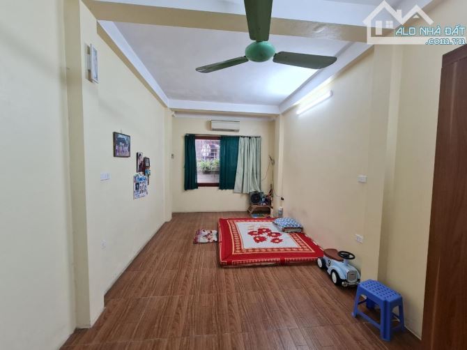 Bán nhà Hào Nam - Đống Đa. Dt 30m. 5 tầng phân lô. Giá 8.4 tỷ còn TL - 3