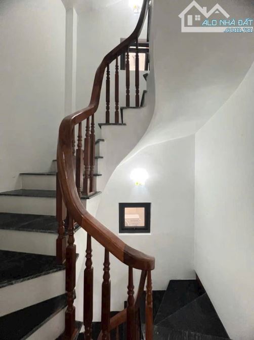NGỌC THUỴ, NHÀ XÂY MỚI 5 TẦNG, DT 33M , Ô TÔ CẠNH NHÀ, 50M RA MẶT PHỐ - BẠT NGÀN TIỆN ÍCH - 3