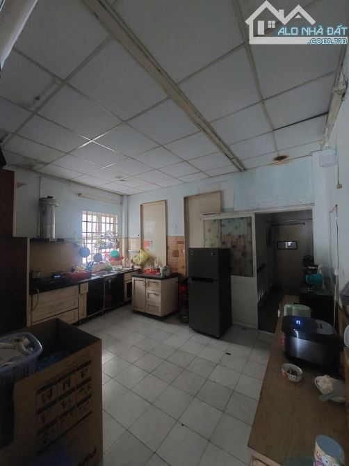 GIÁP QUẬN 1 - HẺM Ô TÔ TRÁNH TRẢI NHỰA - DIỆN TÍCH TO 95M2 - TIỆN KINH DOANH - CHỈ 10.X TỶ - 3