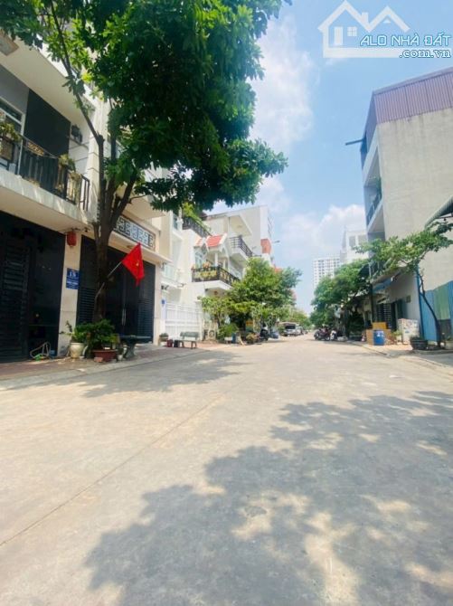 Bán đất DĩAn, đường nhựa 8m,đường 2 xe tăng đua nhau luôn,giá rẻ nhất khu vực - 3