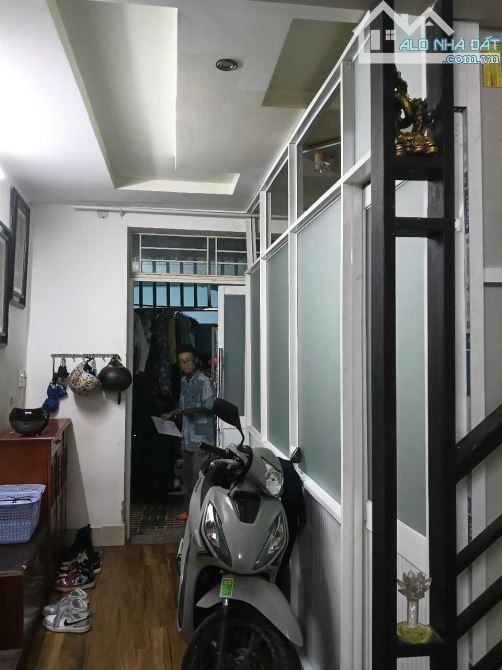 Bán gấp nhà Nguyễn Kiệm P.3 Gò Vấp ngang 4,7m 2 tầng 3PN  giá 3tỷ95 - 4