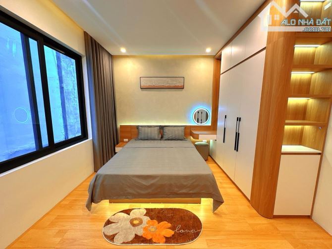 Bán nhà Nguyễn Khang - Cầu Giấy. 43m. 5 tầng. Mt 4.3m. Giá 9.x tỷ còn TL - 4