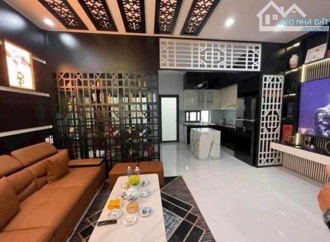 CƠ HỘI ĐẦU TƯ HIẾM – NHÀ PHỐ 3 TẦNG, MẶT TIỀN RỘNG, VỊ TRÍ VÀNG QUẬN ĐỐNG ĐA - 4