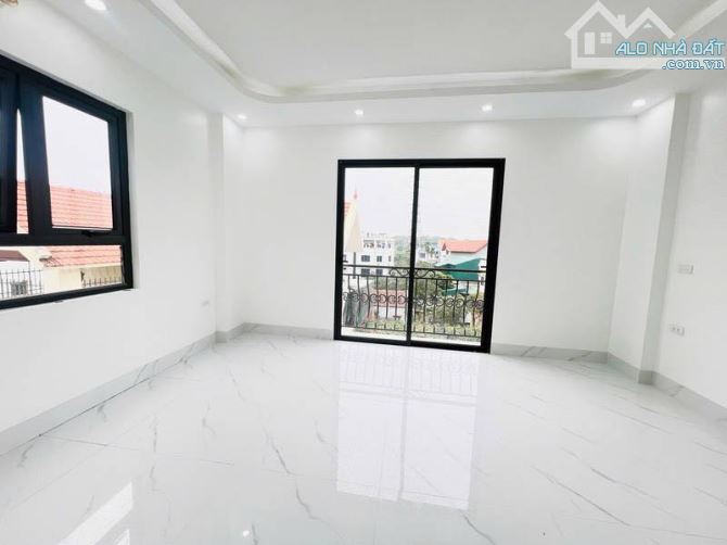 BÁN GẤP NHÀ ĐẸP Ở NGAY,DTSD 40M2,5 TẦNG,Ô TÔ NGỦ TRONG NHÀ HOÀI ĐỨC.GIÁ 4,2 TỶ - 4