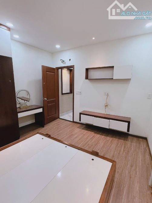 Mô tảGiảm mạnh 550 triệu giá chào mới 5.75 tỷ.Nhà sát mặt tiền Nguyễn văn Khối phường 9 Gò - 4